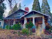 Cowgirl Craftsman - Private King Suite Upstairs -  Historic Downtown J'Ville - Apartments
