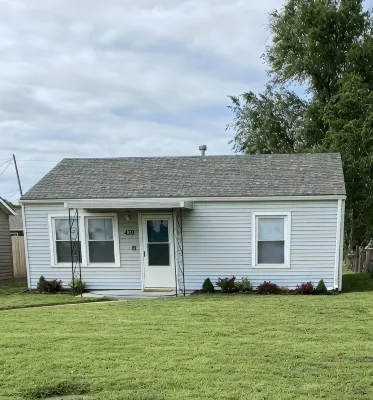 Charming 2-bedroom house in Hutchinson with WiFi and AC - 民泊