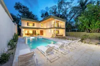 Gated + Lux +New Modern 4-BD Home in Playa Potrero – AC, WiFi & Steps to  Beach! - 4 tähden
