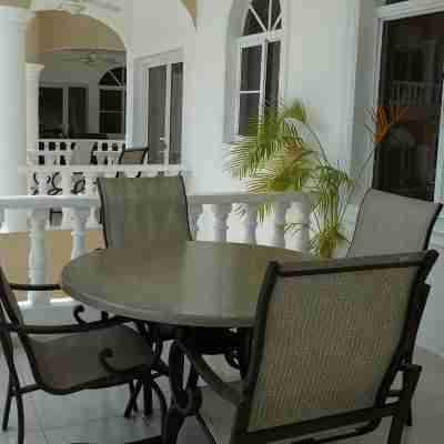 Amazing Ocean and Pool view, lots of openings  for Spring and Summer Bookings Others