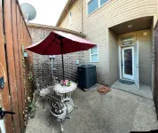 3 bedroom Townhome near Downtown Dallas- Sleeps 10 people - Bungalows
