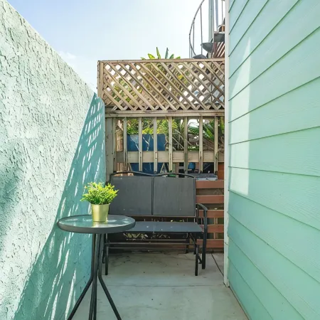 1 Block to Beach Heaven Chic 2BD