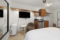 Little Italy Inn - Limited Service Apart Hotel Hotels in 
