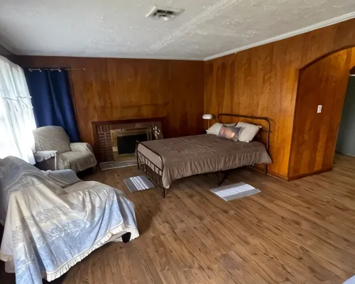 Spacious Renovated Ranch Retreat near Tackett Creek & Cumberland Gap Park, & LMU Hotels in Middlesboro