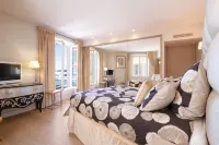 Rare! Saint-Tropez Port – Quai d'Honneur, Terrace, Sea View, 100m², A/C - 4-Star