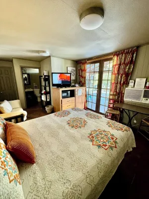 Cozy Couples Cabin New Braunfels, on Lake Dunlap - 2 stjerner