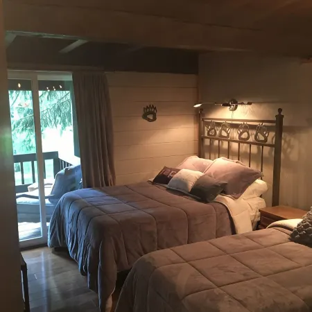 Charming 2 Bdrm Condo, Peaceful Setting on Bus Line/Vail #011008