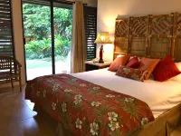 2/2 BEACH FRONT RESORT w/AC, Poipu Beach, Kiahuna Gardenview -End Unit, Pool/Gym - Homestays