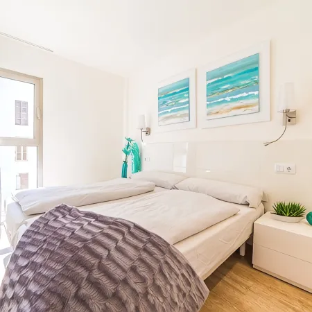 Fantastic 5-storey building with gigantic sea views, 2 bedrooms