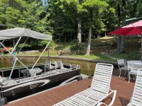 Lakefront Cottage near Adirondacks, Pontoon Boat, Sunroom, 2 Kayaks & Canoe - 4-Sterne