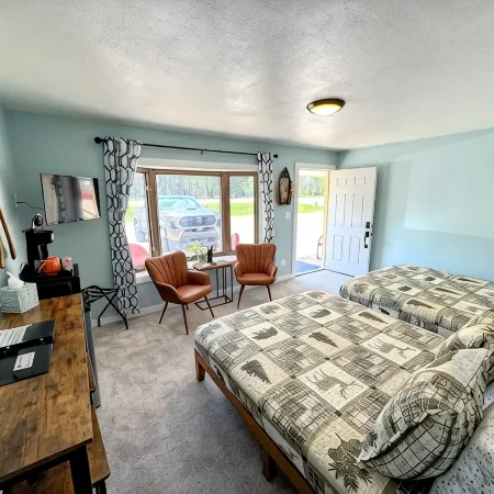 Hillcrest Inn & Motel