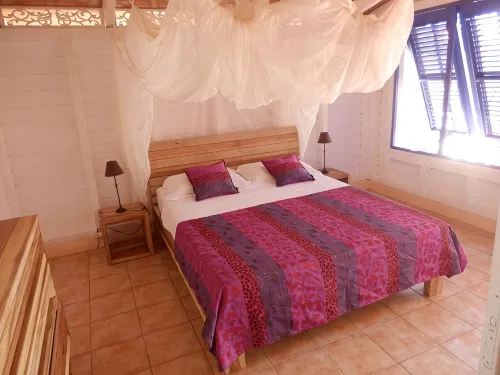 Sainte-Anne, typical villa for 4-6 people Sea view, directly on the beach. - 3 ดาว