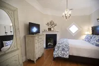 Absolutely Awesome, the Captain's Cottage - Country Houses