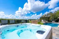 Vista Grande: 4,600 Sq Ft Luxury Home with Heatable Pool, Sports Court & Views - Wifi