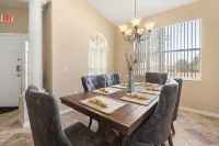 Paradise at Tower Lake 6 bedrooms with swimming pool/spa and movie theater