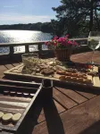 Cozy lake house minutes to Craigville Beach
