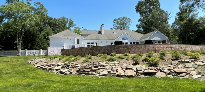 Beautiful Hamptons home  close to beaches, shopping, & restaurants! Hotels in Hampton Bays