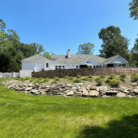 Beautiful Hamptons home  close to beaches, shopping, & restaurants!