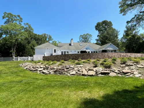 Beautiful Hamptons home  close to beaches, shopping, & restaurants!
