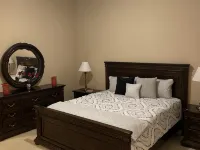 Only 2 miles from shopping, banking, food, entertainment,15 to downtown Atlanta 스톤크레스트 호텔