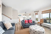 Oceanfront Updated 5BR Duplex. Dog friendly! - 3-Sterne