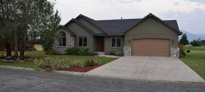 Golf Course Home Amazing Mtn-Views/HotTub/Star Gazing/Ski/Hike/Golf/Gather/Relax Hotels in Red Lodge