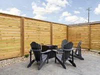 Indy Speedway Retreat: King Beds & Near Downtown Hotels in Speedway