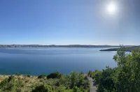 Fe-Wo Valentina by the sea with access to private beach and pool in Cesarica