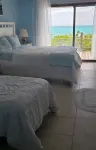 Oceanfront Retreat • Remote Beach Steps Away • Ocean Views from Every Room - 3 ดาว