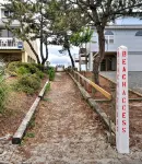 2nd Row House - 2 min walk to beach, oversized screened porch and ready for fun - Boutique