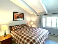 Spacious 3 level townhouse just minutes from the base of Stratton Mountain! Hotels in Winhall