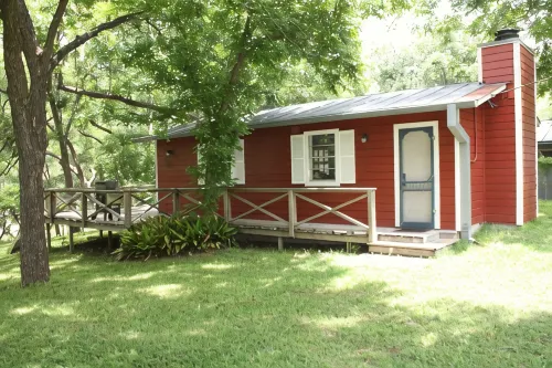 Guadalupe River Road Retreat Honeymoon Cabin - Chalets