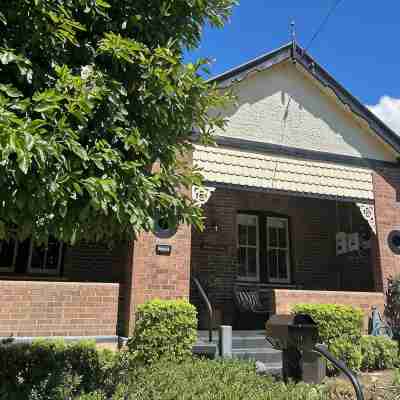 3 bedroom home, Located on the main street of Crookwell Hotel Exterior