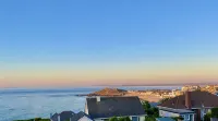 Stunning 5 Bedroom Holiday Home, with Amazing Sea Views, Garden and Parking - Ocean View