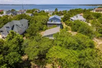 Venus Studio: Hottub, King Bed, Kayak, Bikes, SUP,