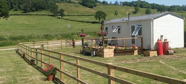 Family farm, in beautiful Devon countryside, 4 miles from Lyme Regis. Axminster otelleri