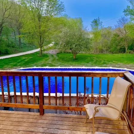 Boulder Run Log Cabin w/ Hot Tub and Pool