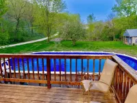 Boulder Run Log Cabin w/ Hot Tub and Pool - Uima-altaat