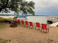 3 Bed Lake Home, Beach Vibes, Located on DL Strip! - Homestays