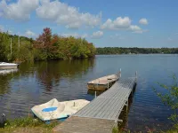 Charming Lakefront Cottage On Masten lake ママカティングのホテル