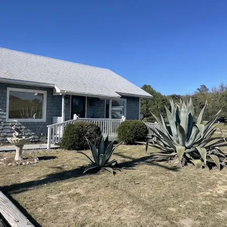 Relax, unwind in beautiful coastal cottage near exquisite Cape Hatteras Seashore