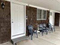 One Room Studio A.Full Kitchen Walk to Beach,Town.Sleeps 2 Indoor,Outdoor Pool. - Homestays