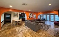 4-bedroom home off McGregor with guesthouse, pool and large yard in Fort Myers - Bungalows