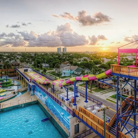 NEW Amazing Sunshine-Up 6 Guests-Private Backyard