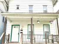 Quaint 2 bedroom apartment. 5 minute walk to down town Close to local bike trail Hotels in Warren