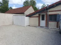 Petit Logement Indépendant - Calme Avec Cour Sécurisé - 10 Minutes de Troyes - 2 ดาว