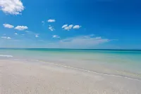 Salt water Pool/Spa Home WALKING DISTANCE TO Vanderbilt Beach! SUMMER SPECIAL !!