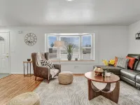 Pet and kid friendly home in Henrietta Hotels in Henrietta