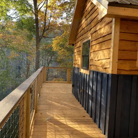 Secret Stash: Secluded Treehouse Overlooking Creek