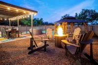 Desert Skies - Beautiful private Tucson home with great mountain views &  pool